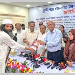 মুন্সিগঞ্জের জুলাই শহীদ শারিককে নিয়ে লেখা ‘চব্বিশের সেই তরুণ’ মির্জা ফখরুলের হাতে